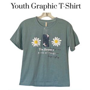 NWT Girl's Graphic T-Shirt. Cotton Poly blend. Daisy. Size Youth Medium